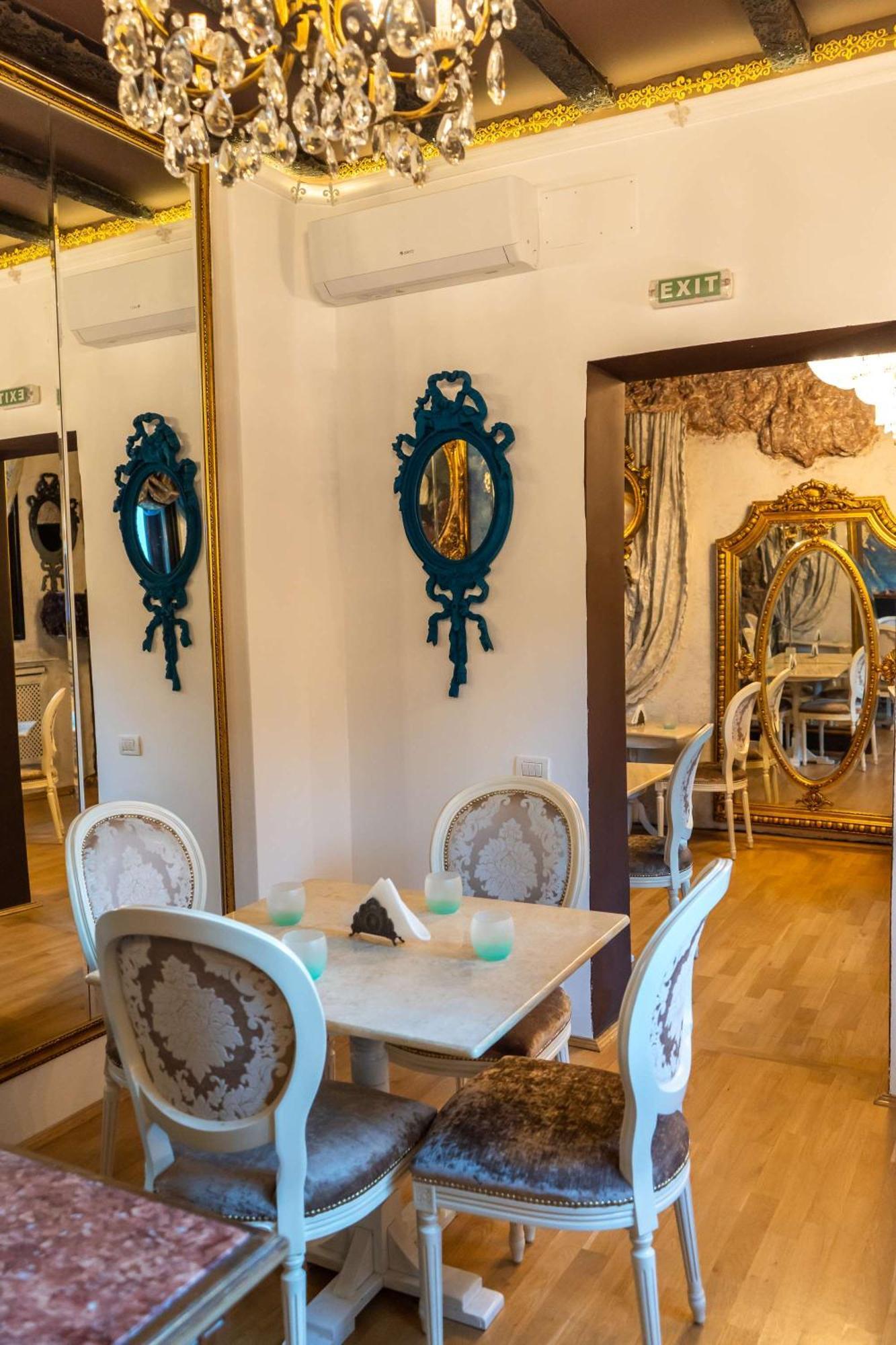 Conacul Coroanei Luxury Boutique Hotel Bukareszt Zewnętrze zdjęcie